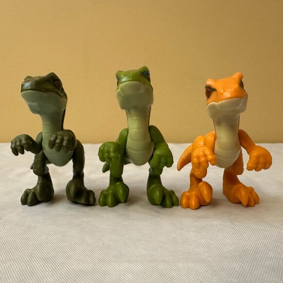 7 Imaginext Figures / 3 Tribal Warriors and 4 Jurassic World Raptors - Picture 10 of 12